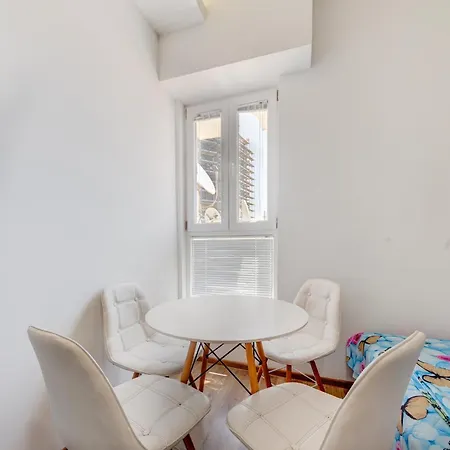 Post Office Center Apartament Budva